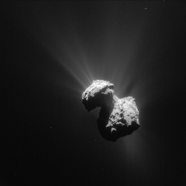 Komeetta 67P/Churyumov–Gerasimenko aktiivisimmillaan heinäkuussa 2015. Kuva ESA / Rosetta / NAVCAM