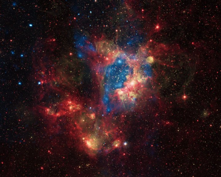 Naapurigalaksissamme Suuressa Magellanin pilvessä on valtava sumukompleksi N44, joka muistuttaa Paikallista kuplaa, jonka läpi Aurinko on matkalla. Se on halkaisijaltaan noin 1200 valovuotta, siis samaa kokoluokkaa kuin omakin kuplamme. Sitä ovat kaivertaneet niin massiivisten nuorten tähtien säteily kuin supernovat, kun tähdistä raskaimmat ovat räjähtäneet. Kuvan siniset alueet ovat röntgensäteilyä ja vastaavat alueen kuumimpia paikkoja. Punaiset alueet kertovat, missä on eniten pölyä ja viileää kaasua, jotka säteilevät infrapunasäteilyä. Keltainen väri vastaa näkyvän valon aluetta ja paljastaa tähdet sekä niiden valaiseman kaasun ja pölyn. Kuva  Näkyvä valo: ESO, röntgen: NASA/CXC/U.Mich./S.Oey, infrapuna: NASA/JPL
