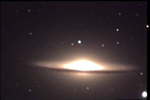 LRGB vrikuva Messier 104:st