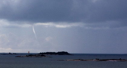 137104079.Lz4N3bUz.waterspout5_small