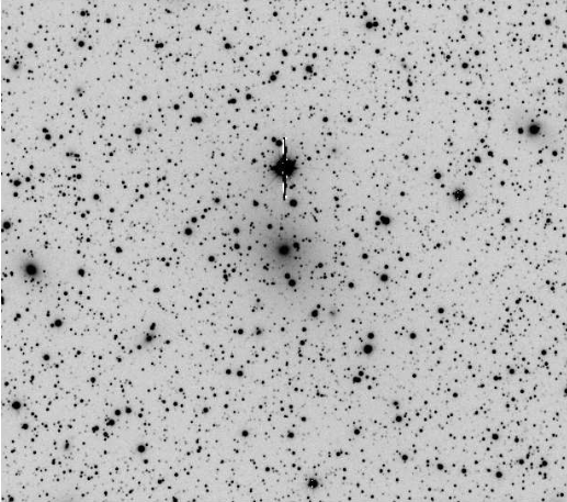 Käärmeenkantajan superjoukon ydinaluetta kuvattuna Hawajin yliopiston 2,2 metrisellä teleskoopilla. Kuvan keskellä näkyy erittäin massiivinen cD -tyypin jättiläisellipsigalaksi [4].
