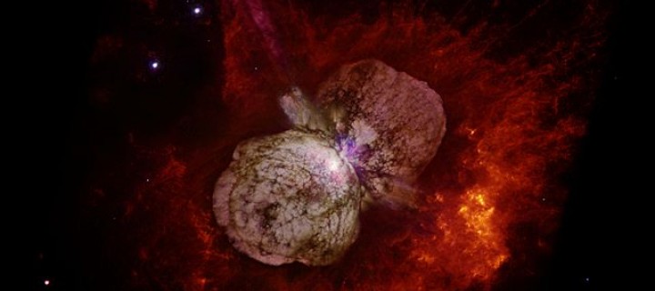 Eta Carinae kirkastuu eteläisellä taivaalla