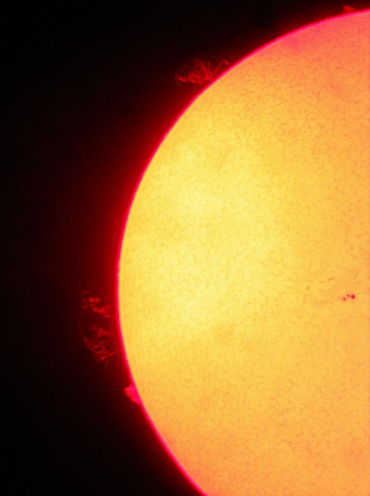 Kuva1. Pirttiharjun tähtitornilla taannoin otettu kuva auringosta DayStar h-alpha 0,6Å suotimella ja Väisälä 2053mm/2063mm refrakotrilla digipokkarikameralla. Suodin edelleen mainiossa kunnossa. Kuva: Marko Kämäräinen