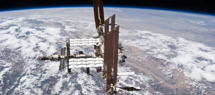 Avaruusasema ISS näkyy aamutaivaalla
