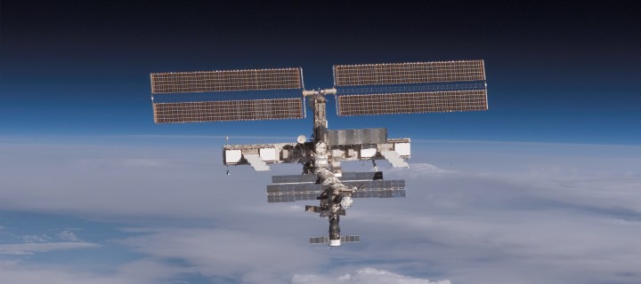 Avaruusasema ISS näkyy yöllä
