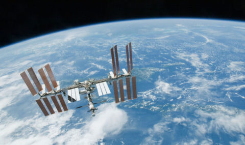 Avaruusasema ISS iltataivaalla