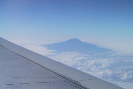 Kilimanjaro kohoaa yli viiden kilometrin korkeuteen.