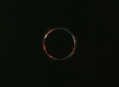 Auringon punaisia protuberansseja