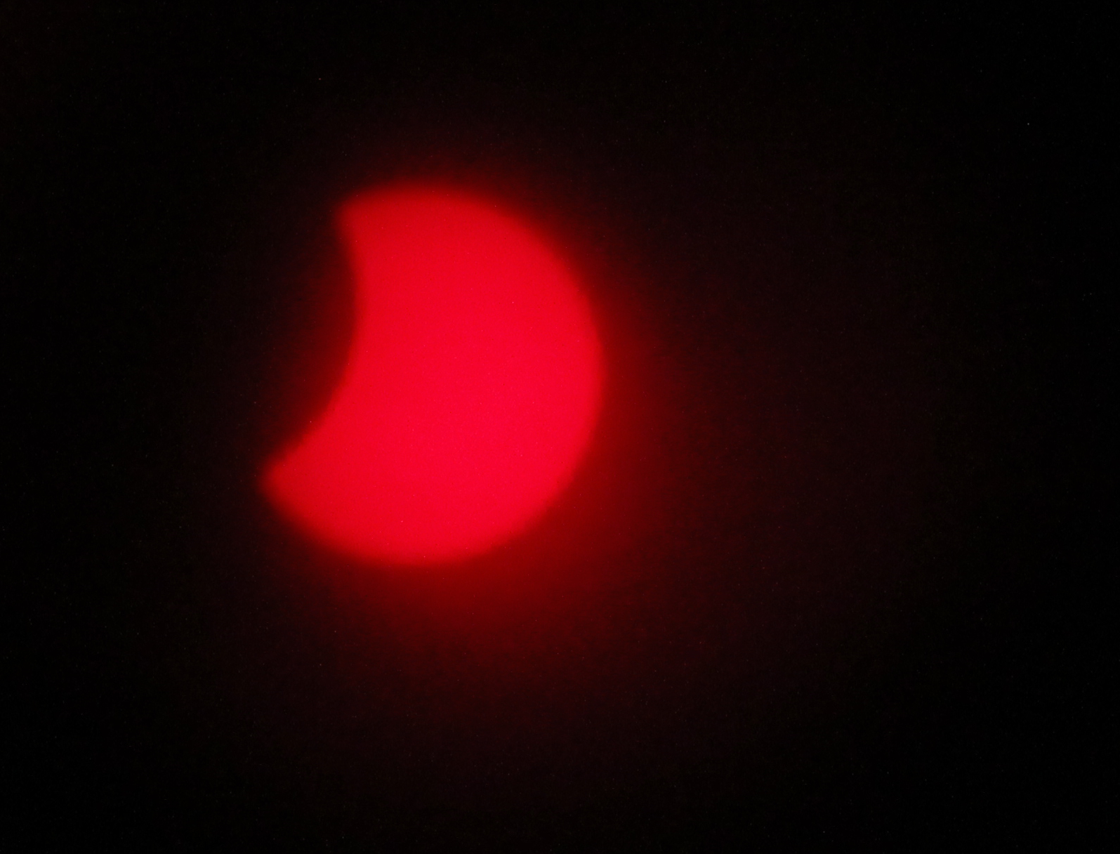 Auringonpimennys2015g (64K)