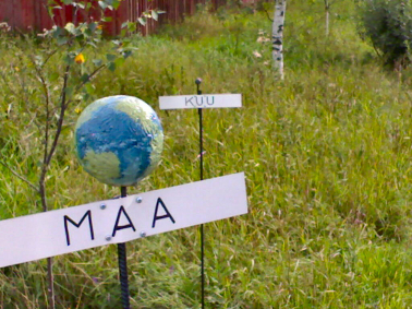 17.9.2017Maa-Kuu (192K)