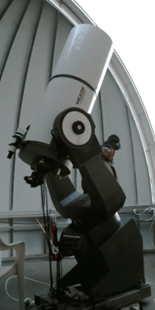 40 senttinen Meade-kaukoputki